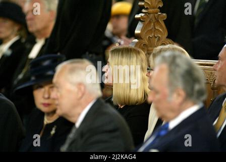 Feier in Vadstena zum 700.. Jahrestag der Geburt der heiligen Birgitta. Die Politikerin Marita Ulvskog in der Abteikirche Vadstena. Stockfoto