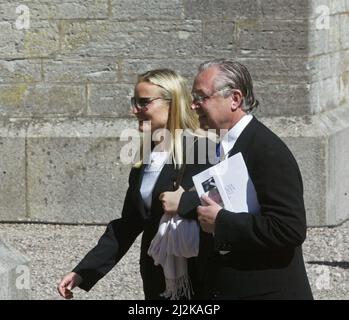 Feier in Vadstena zum 700.. Jahrestag der Geburt der heiligen Birgitta. Finanzier Sven Hagströmer mit der Firma. Stockfoto