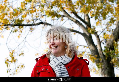 Porträt der Schauspielerin Inger Nilsson, die in der Rolle von „Pippi“ von Gérid Lindgren spielte. Fotografiert in Djurgården in Stockholm. Stockfoto