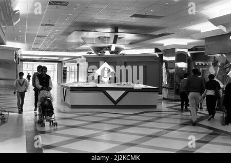 Broad Street Mall, ein Einkaufszentrum im Zentrum von Reading. 4. Mai 1987. Stockfoto