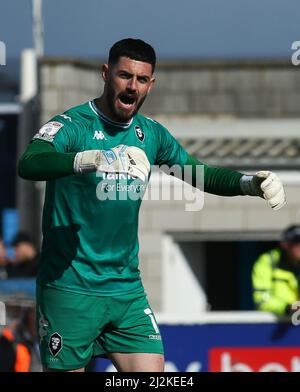 HARTLEPOOL, GROSSBRITANNIEN. APR 2. Torwart Tom King von Salford City während des Spiels der Sky Bet League 2 zwischen Hartlepool United und Salford City im Victoria Park, Hartlepool, am Samstag, den 2.. April 2022. (Kredit: Michael Driver | MI Nachrichten) Kredit: MI Nachrichten & Sport /Alamy Live Nachrichten Stockfoto