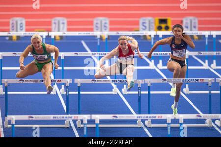 Sarah Lavin, Mathilde Heltbech und Lai Yiu Lui treten am zweiten Tag der Leichtathletik-Hallenweltmeisterschaften Belgrad 20 bei den 60m Hürden der Frauen an Stockfoto