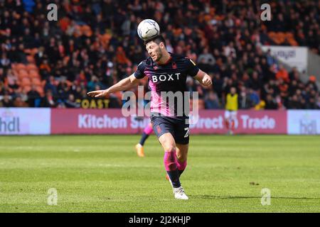 BLACKPOOL, GROSSBRITANNIEN. APR 1. Scott McKenna von Nottingham Forest während des Sky Bet Championship-Spiels zwischen Blackpool und Nottingham Forest in der Bloomfield Road, Blackpool am Samstag, 2.. April 2022. (Kredit: Jon Hobley | MI News) Kredit: MI Nachrichten & Sport /Alamy Live News Stockfoto