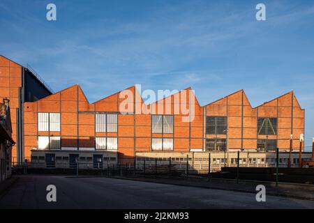 Vintage roten Backstein Industriefabrik Lager in der Stadt Cherbourg, Frankreich Stockfoto