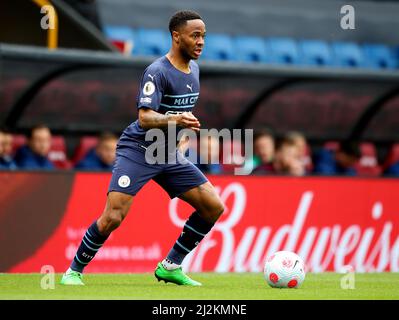 Burnley, Großbritannien. 2. April 2022. Raheem Sterling aus Manchester City während des Premier League-Spiels in Turf Moor, Burnley. Bildnachweis sollte lauten: Simon Bellis/Sportimage Kredit: Sportimage/Alamy Live News Stockfoto