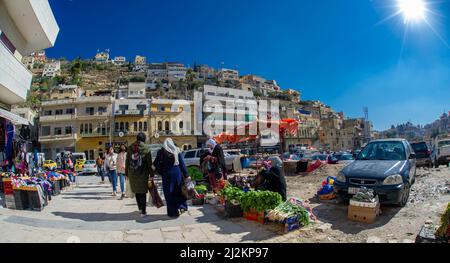 Gemüsemarkt in AS-Salt in Jordanien sehr überfüllt und sehr günstig 22. November 2022 Stockfoto