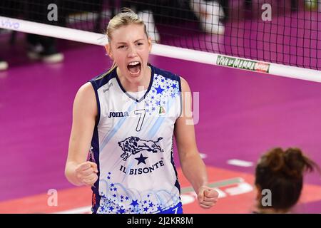 Glück von Celine Van Gestel (Il Bisonte Firenzy) während des Spiels Savino Del Bene Scandicci gegen Il Bisonte Firenzy, Volleyball Italienische Serie A1 Frauen in Scandicci (FI), Italien, 02 2022. April Stockfoto