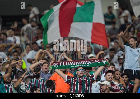 Rio De Janeiro, Brasilien. 02. April 2022. RJ - Rio de Janeiro - 04/02/2022 - CARIOCA 2022, FLUMINENSE X FLAMENGO - Fluminense Fans während eines Spiels gegen Flamengo im Maracana Stadion für die Carioca 2022 Meisterschaft. Foto: Thiago Ribeiro/AGIF/Sipa USA Quelle: SIPA USA/Alamy Live News Stockfoto