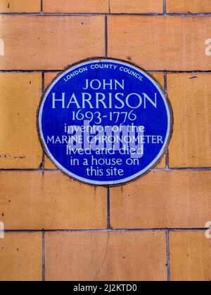 John Harrison Blue Plaque London - John Harrison erfand das Meereschronometer. Plaque an seinem Haus im Summit House, Red Lion Square, Holborn London Stockfoto