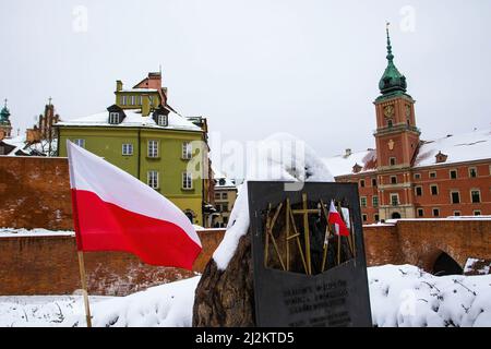 Warschau, Polen. 2. April 2022. Die Stadt Warschau lag nach einem frühen Frühlingssturm im Schnee. Die Stadt Warschau wurde von einem frühen Schneefall im Frühjahr getroffen. (Bild: © Ty O'Neil/SOPA Images via ZUMA Press Wire) Stockfoto