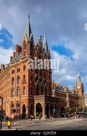 St. Pancras Station Hotel London St Pancras Renaissance Hotel früher Midland Grand Hotel, entworfen von George Gilbert Scott, eröffnet 1873. Stockfoto