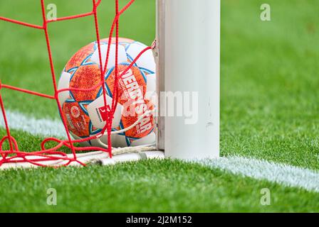 Freiburg, Deutschland. 02. April 2022. Liga Ball im Spiel SC FREIBURG - FC BAYERN MÜNCHEN 1-4 1.Deutsche Fußballliga am 2. April 2022 in Freiburg, Deutschland. Saison 2021/2022, Spieltag 28, 1.Bundesliga, FCB, München, 28.Spieltag. FCB, © Peter Schatz / Alamy Live News - die DFL-VORSCHRIFTEN VERBIETEN DIE VERWENDUNG VON FOTOGRAFIEN als BILDSEQUENZEN und/oder QUASI-VIDEO - Quelle: Peter Schatz/Alamy Live News Stockfoto