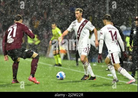 SALERNO, ITALIEN - 2. APRIL: Mergim Vojvoda des FC Turin während der italienischen Serie Ein Spiel zwischen US Salernitana und dem FC Turin im Stadio Arechi am 2. April 2022 in Salerno, Italien (Foto: Ciro Santangelo/Orange Picturs) Stockfoto