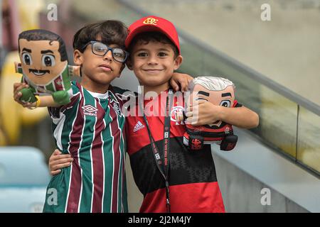 Rio De Janeiro, Brasilien. 02. April 2022. RJ - Rio de Janeiro - 02/04/2022 - CARIOCA 2022 FINALE, FLUMINENSE X FLAMENGO - Supporters während eines Spiels zwischen Fluminense und Flamengo im Maracana Stadion für die Carioca 2022 Meisterschaft. Foto: Thiago Ribeiro/AGIF Quelle: AGIF/Alamy Live News Stockfoto