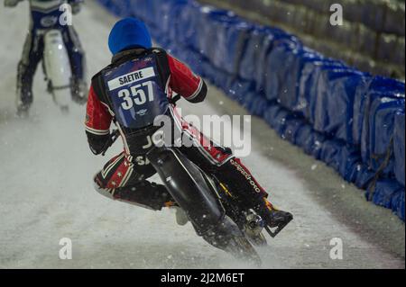 Heerenveen, Niederlande. 02. April 2022. HEERENVEEN, NL. Jo Sætre (357) in Aktion beim FIM Ice Speedway Gladiators World Championship Final 3 auf der Eisbahn Thialf, Heerenveen am Samstag, 2. April 2022. (Kredit: Ian Charles | MI News) Kredit: MI News & Sport /Alamy Live News Stockfoto