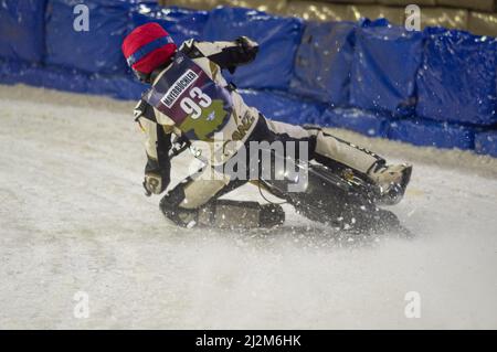 Heerenveen, Niederlande. 02. April 2022. HEERENVEEN, NL. Franz Mayerbüchler (93) im Einsatz beim FIM Ice Speedway Gladiators World Championship Final 3 in der Eisbahn Thialf, Heerenveen am Samstag, 2. April 2022. (Kredit: Ian Charles | MI News) Kredit: MI News & Sport /Alamy Live News Stockfoto