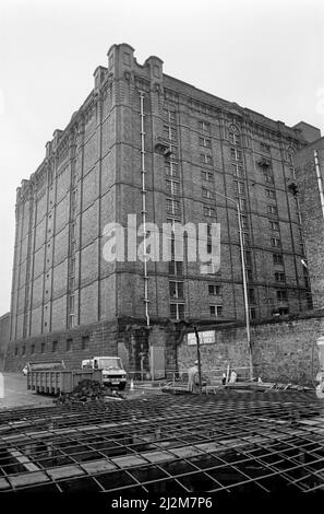 Allgemeine Ansicht am Stanley Dock in Liverpool, zeigt das Tabaklagerhaus. 5.. April 1989. Stockfoto