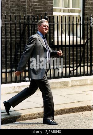 Cecil Parkinson, konservativer Kabinettsminister in Downing Street, 1989Y2K Politik Thatcher-Favorit Parkinson verlor den Parteivorsitzenden und den Posten Handel und Industrie, als er zugab, von seiner Sekretärin eine Affäre und ein Baby zu haben. Er wurde später in die Downing Street-Falte zurückgebracht, aber nie vollständig Stockfoto