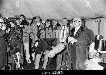 Sir Richard Attenborough bei einem Besuch in Bretton, Wakefield. 4.. November 1989. Stockfoto