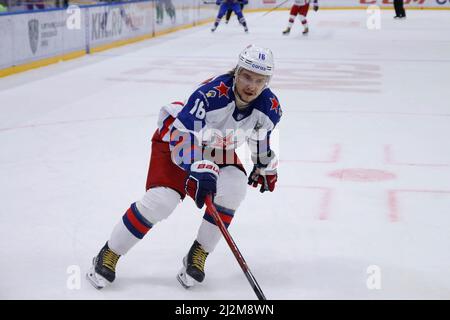 Sankt Petersburg, Russland. 02. April 2022. CSKA Hockey Club Spieler, Sergey Plotnikov (No.16) in Aktion gesehen während der Kontinental Hockey League, Gagarin Cup, KHL 2021/22 zwischen SKA Sankt Petersburg und CSKA Moskau im Ice Sports Palace. (Endergebnis; SKA Saint Petersburg 1:3 CSKA Moscow) Credit: SOPA Images Limited/Alamy Live News Stockfoto