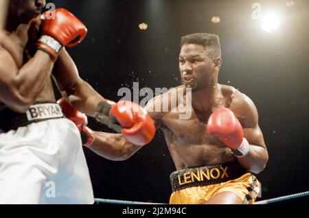 Professionelles Debüt für den Super Heavyweight Olympic Gold Medallist Lennox Lewis 1988.Lewis stoppte Al Malcolm in Runde zwei und siegte seinen ersten Pro-Kampf. 27.. Juni 1989 Stockfoto