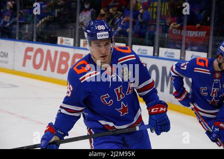 Sankt Petersburg, Russland. 02. April 2022. SKA Hockey Club Spieler, Andrei Kuzmenko (No.96) in Aktion gesehen während der Kontinental Hockey League, Gagarin Cup, KHL 2021/22 zwischen SKA Sankt Petersburg und CSKA Moskau im Ice Sports Palace. (Endergebnis; SKA Saint Petersburg 1:3 CSKA Moscow) (Foto: Maksim Konstantinov/SOPA Image/Sipa USA) Quelle: SIPA USA/Alamy Live News Stockfoto