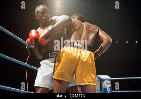 Professionelles Debüt für den Super Heavyweight Olympic Gold Medallist Lennox Lewis 1988.Lewis stoppte Al Malcolm in Runde zwei und siegte seinen ersten Pro-Kampf. 27.. Juni 1989 Stockfoto