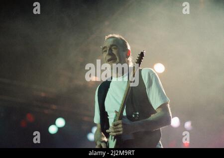 Status Quo im Konzert im NEC in Birmingham, 11.. Dezember 1990. Unser Bild Zeigt ... Francis Rossi Stockfoto