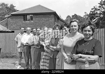 Die Polnische Bibelgesellschaft ruft Rev. Maurice Hewett bei St. Botolph's Church Chevening während ihrer Tour durch Großbritannien auf. August 1989 Stockfoto