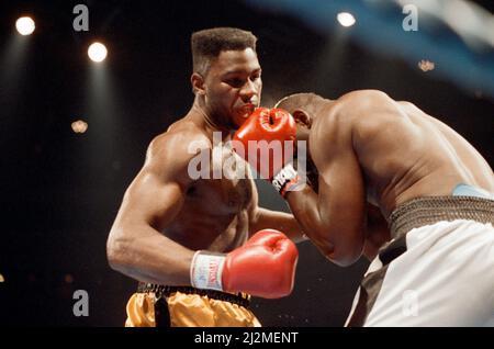 Professionelles Debüt für den Super Heavyweight Olympic Gold Medallist Lennox Lewis 1988.Lewis stoppte Al Malcolm in Runde zwei und siegte seinen ersten Pro-Kampf. 27.. Juni 1989 Stockfoto