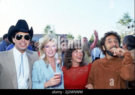Robert Holland, Donna Mills, Barbi Benton und George Gradow um die 1980er Jahre Credit: Ralph Dominguez/MediaPunch Stockfoto