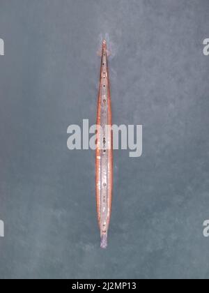 Altes U-Boot im Meer Stockfoto