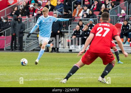 Toronto, Kanada. 02. April 2022. Keaton Parks (55) in Aktion während des MLS-Spiels zwischen dem FC Toronto und dem FC New York City auf dem BMO Field. Das Spiel endete 2-1 für den FC Toronto. Kredit: SOPA Images Limited/Alamy Live Nachrichten Stockfoto