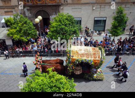 Sassari, Sardinien, Italien. Cavalcata Sarda, traditionelle Parade von Kostümen und Reitern aus ganz Sardinien Stockfoto