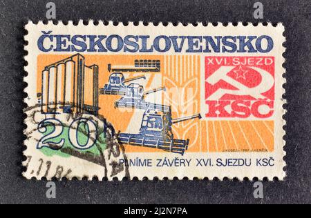 Abgesagte Briefmarke gedruckt von der Tschechoslowakei, die Landwirtschaft zeigt, um 1982. Stockfoto