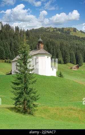 Kapelle im Dorf Baad, Kleinwalsertal, Vorarlberg, Österreich Stockfoto