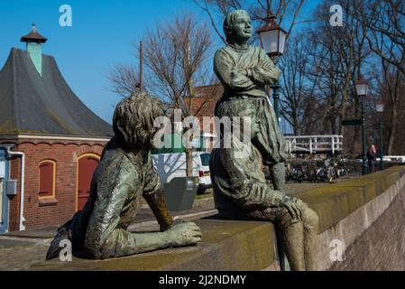 Hoorn, Niederlande, März 2022. Statue der Schiffsjungen von Bontekoe. Hochwertige Fotos Stockfoto