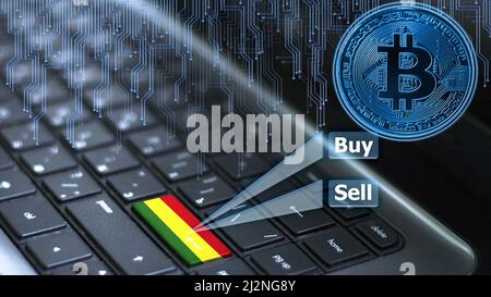 Tastatur mit Bolivien-Flagge auf ENTER-Taste mit Bitcoin-Münze-Hologramm und Online-Kauf- und Verkaufskonzept. Stockfoto