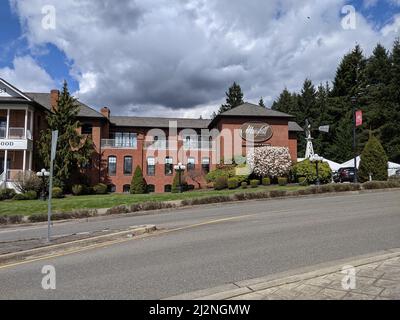 Woodinville, WA USA - ca. April 2021: Straßenansicht des Maryhill Winery and Tasting Room Gebäudes in der Innenstadt. Stockfoto