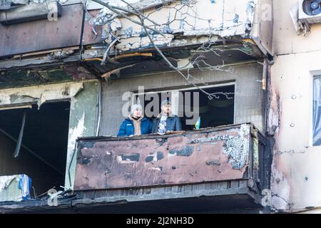 Kiew, Ukraine - 14. März 2022: Zerstörung eines Wohnhauses in Kiew, Ukraine. Das Ergebnis des Krieges zwischen Russland und der Ukraine Stockfoto