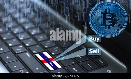 Tastatur mit Flagge der Niederländischen Antillen auf ENTER-Taste mit Hologramm für Bitcoin-Münzen und Online-Kauf- und Verkaufskonzept. Stockfoto