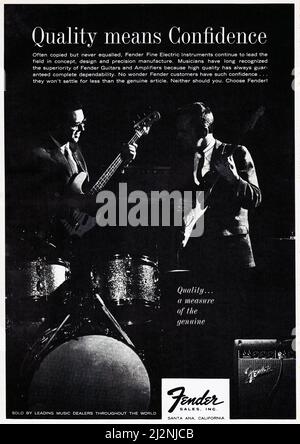 Eine kontastische schwarz-weiße Fender-Gitarrenanzeige aus einem amerikanischen Musikmagazin aus dem Jahr 1969. Es verkündet, dass Qualität das Vertrauen ist. Stockfoto