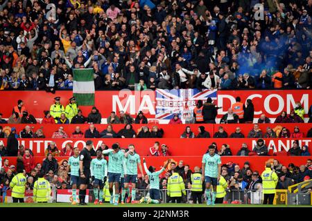 Kelechi Iheanacho von Leicester City feiert das erste Tor seines Spielers während des Premier League-Spiels in Old Trafford, Greater Manchester, Großbritannien. Bilddatum: Samstag, 2. April 2022. Bildnachweis sollte lauten: Anthony Devlin Stockfoto