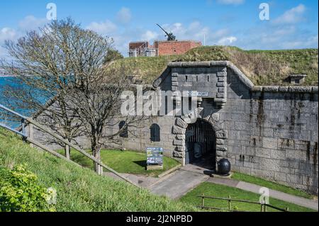 NoThe Fort Meant Nose befindet sich über dem Eingang zum Hafen von Weymouth und Portland, das Fort wurde zwischen 1860-1872 erbaut, um den Hafen zu schützen. Stockfoto