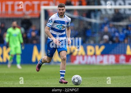 ZWOLLE, NIEDERLANDE - 3. APRIL: Maikel Van der Werff von PEC Zwolle während des niederländischen Eredivisie-Spiels zwischen PEC Zwolle und Schieß los. Eagles am 3. April 2022 im Stadion Mac3Park in Zwolle, Niederlande (Foto: Peter Lous/Orange Picles) Stockfoto