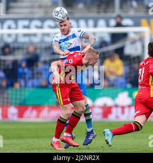 ZWOLLE, NIEDERLANDE - 3. APRIL: Maikel Van der Werff von PEC Zwolle, Joris Kramer von Schieß los. Eagles während des niederländischen Eredivisie-Spiels zwischen PEC Zwolle und Schieß los. Eagles am 3. April 2022 im Stadion Mac3Park in Zwolle, Niederlande (Foto: Peter Lous/Orange Picles) Stockfoto