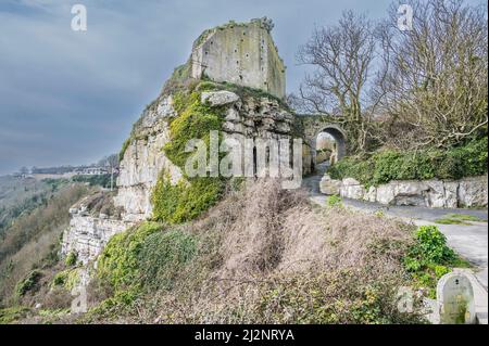 Dies sind die Ruinen des King Rufus's Castle aus dem 15.. Jahrhundert auf der Isle of Portland in der Nähe der Küstenstadt Weymouth in West Dorset Stockfoto