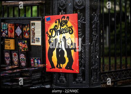 Gemälde und Kunst zum Verkauf neben dem Jackson Square im French Quarter von New Orleans Stockfoto