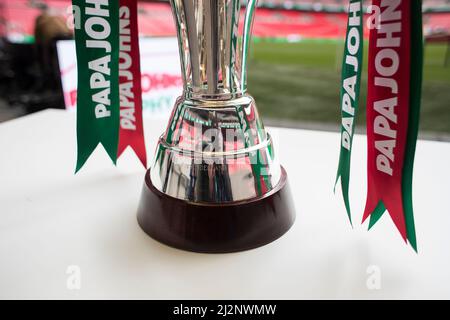 LONDON, GROSSBRITANNIEN. APR 3. Trophäe im Rahmen des Papa John Trophy Finales zwischen Sutton United und Rotherham United am Sonntag, 3.. April 2022 im Wembley Stadium, London. (Kredit: Federico Maranesi | MI Nachrichten) Kredit: MI Nachrichten & Sport /Alamy Live Nachrichten Stockfoto