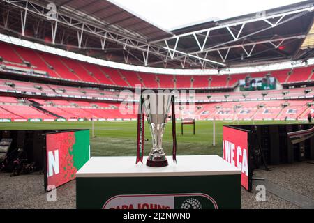 LONDON, GROSSBRITANNIEN. APR 3. Trophäe im Rahmen des Papa John Trophy Finales zwischen Sutton United und Rotherham United am Sonntag, 3.. April 2022 im Wembley Stadium, London. (Kredit: Federico Maranesi | MI Nachrichten) Kredit: MI Nachrichten & Sport /Alamy Live Nachrichten Stockfoto